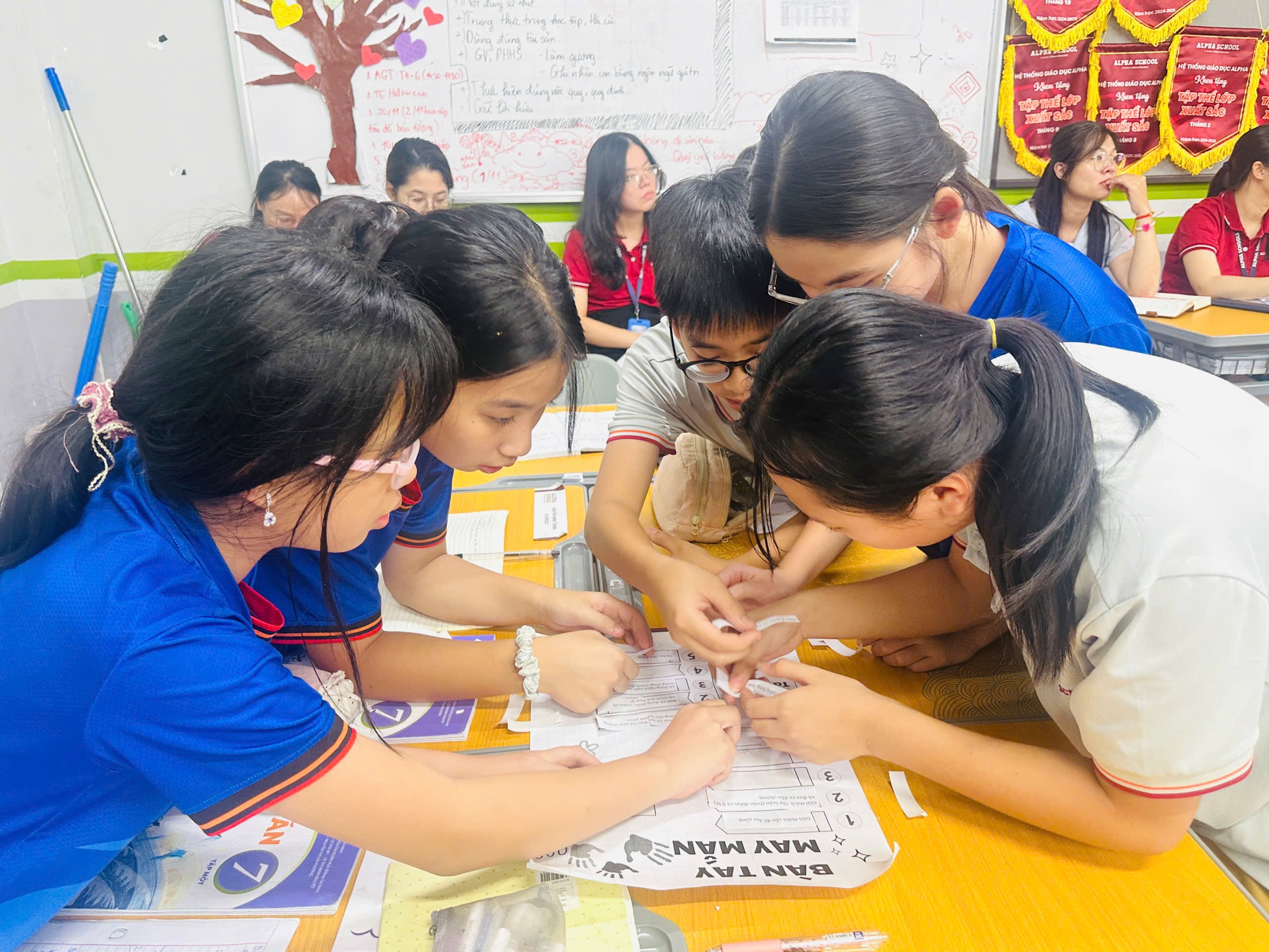 HỌC ĐỀ YÊU THƯƠNG, DẠY ĐỂ DẪN DẮT - CÂU CHUYỆN TỪ LỚP HỌC NGỮ VĂN CỦA CÔ NGUYỄN NHUNG 3 IMG 3572