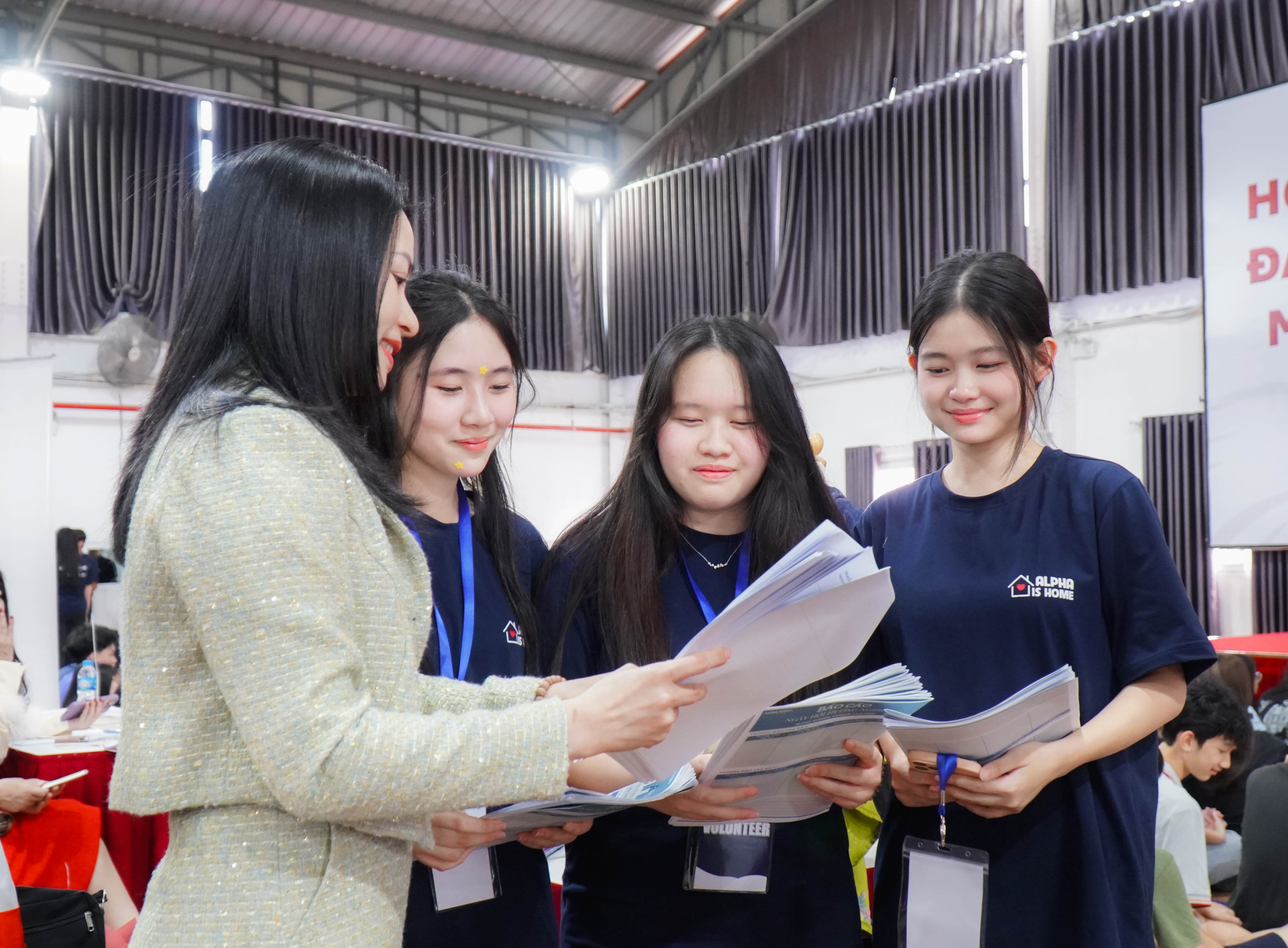 CAREER FAIR – MỘT NGÀY “CHẠM” VÀO THẾ GIỚI NGHỀ NGHIỆP 2 DSC01371