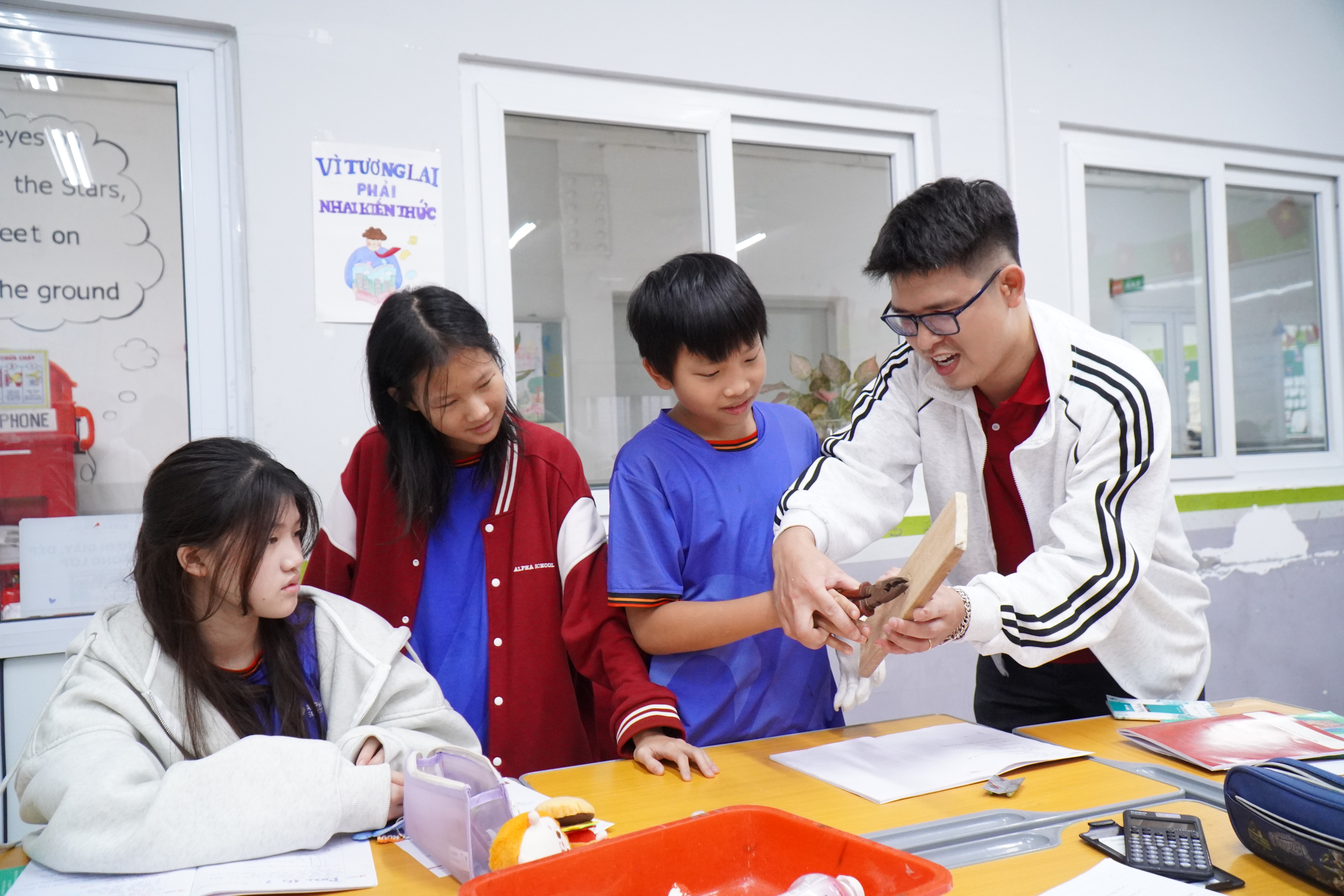 Chương trình Trung học cơ sở - Hệ thống giáo dục Alpha 1 DSC03912