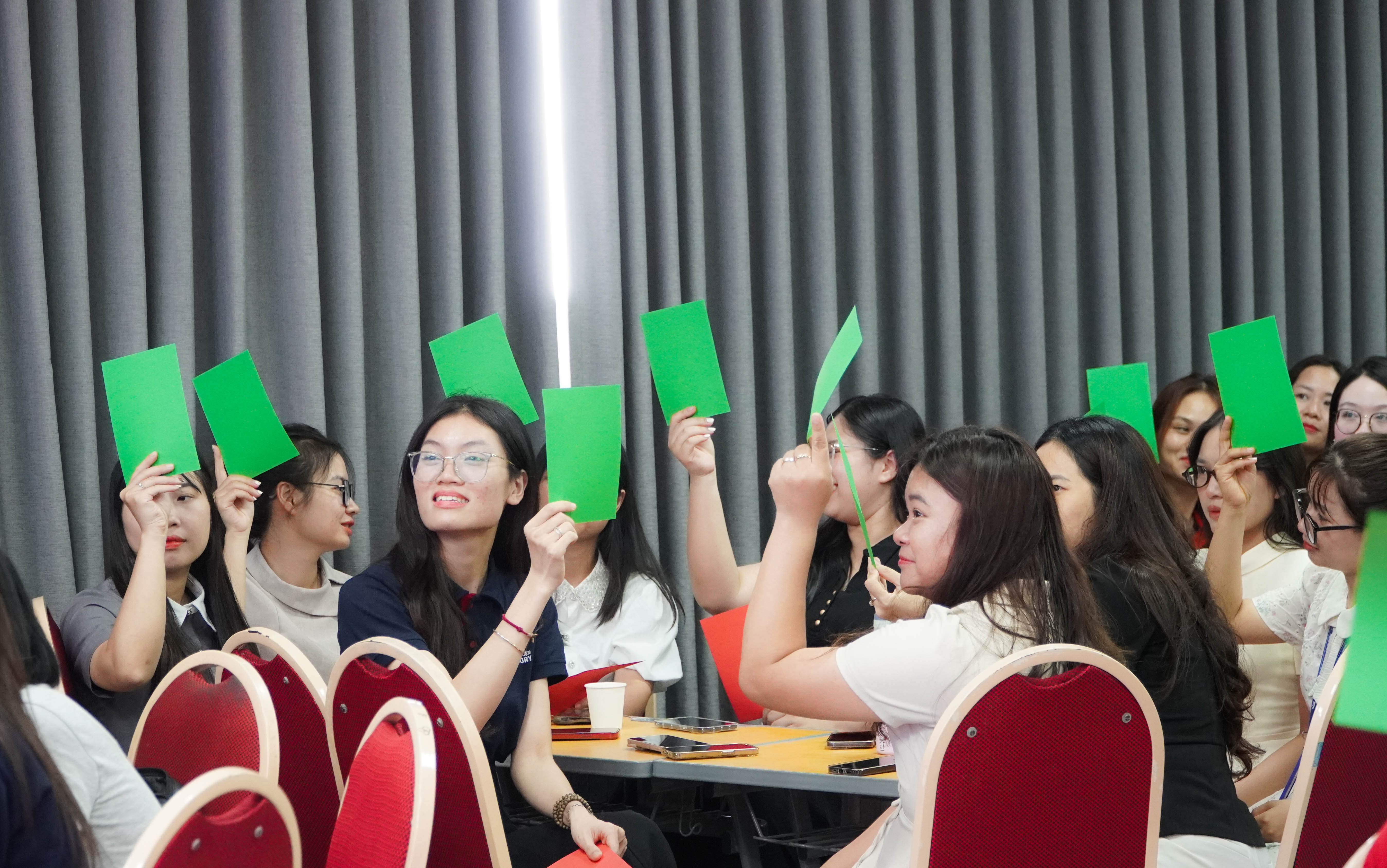 ĐỒNG HÀNH TỪ SỰ THẤU HIỂU: WORKSHOP KHÁM PHÁ NỘI LỰC - MÔ HÌNH ADVISOR LIÊN TRƯỜNG TỪ THỰC TIỄN ĐẾN HỆ THỐNG HÓA 6 DSC09772