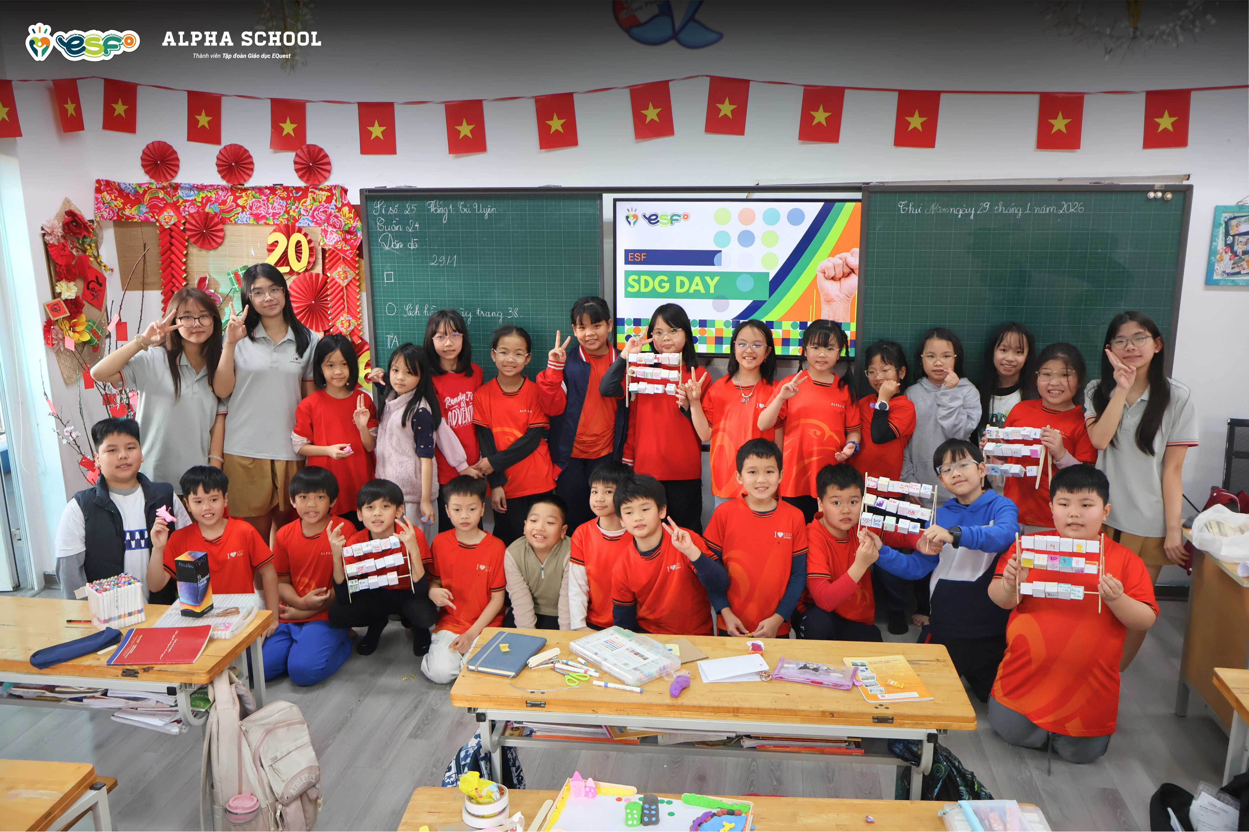 ALPHA ASC LẦN THỨ 3 ĐẠT GIẢI TRƯỜNG HỌC LÀNH MẠNH NHẤT AIA: CÂU CHUYỆN TỪ CÁI CÂY ĐẾN HÀNH TINH 7 SDG Days voi hoc sinh lop 4