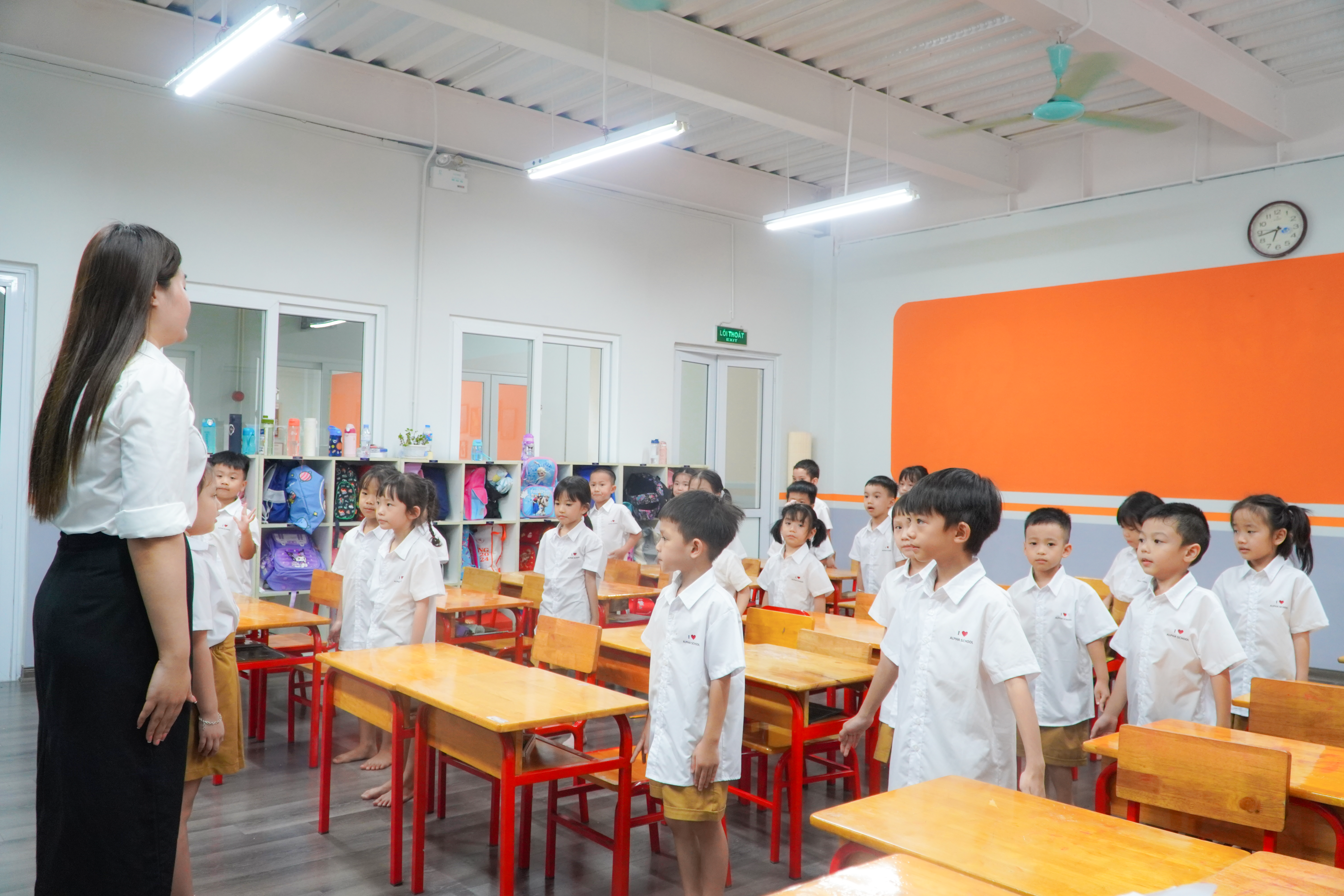 Chương trình Tiểu học 10 Xin chao cam on 6