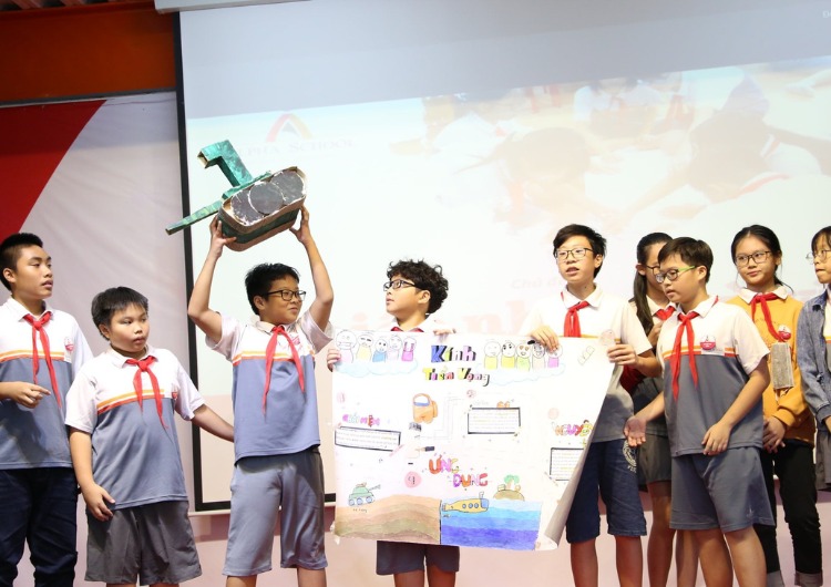 Học sinh trung học tại Alpha Schools