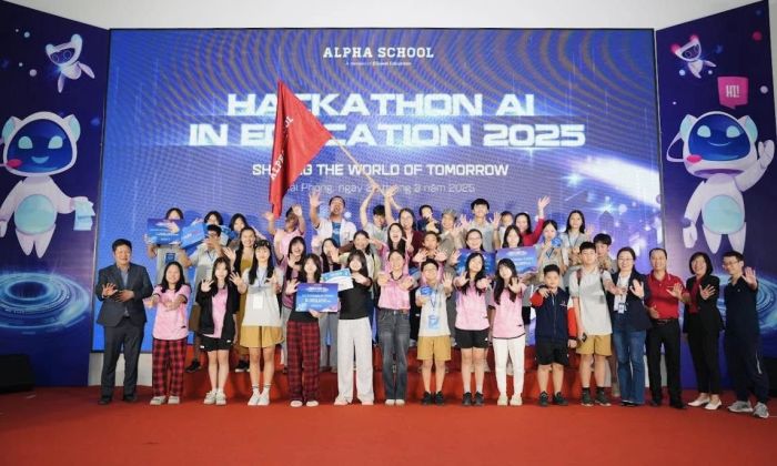 CHÚC MỪNG CÁC CHIẾN BINH ALPHA TOẢ SÁNG TẠI HACKATHON AI IN EDUCATION 2025 2 news 0.516682001743562464
