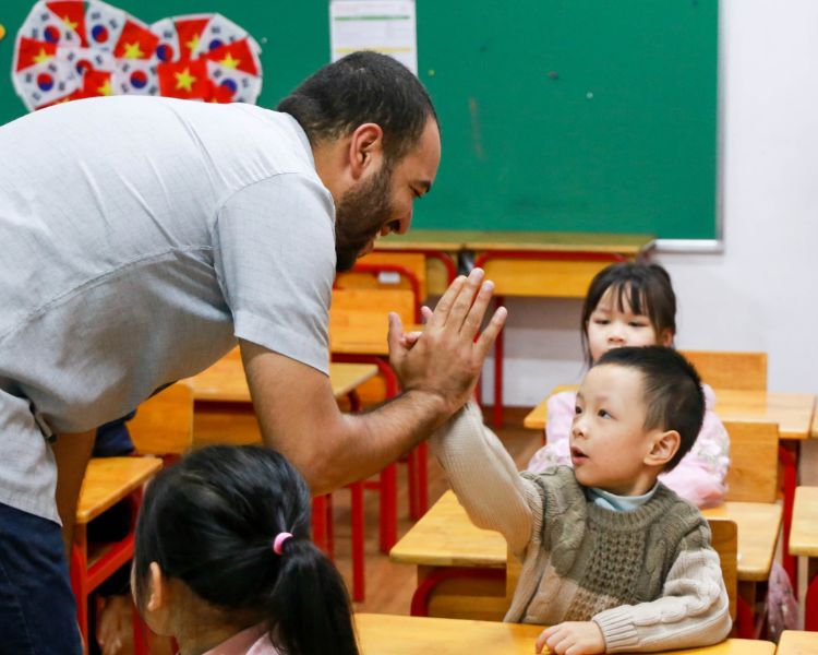 truong-hoc-tot-nhat-theo-quan-diem-phu-huynh Tương tác với các em trong buổi học