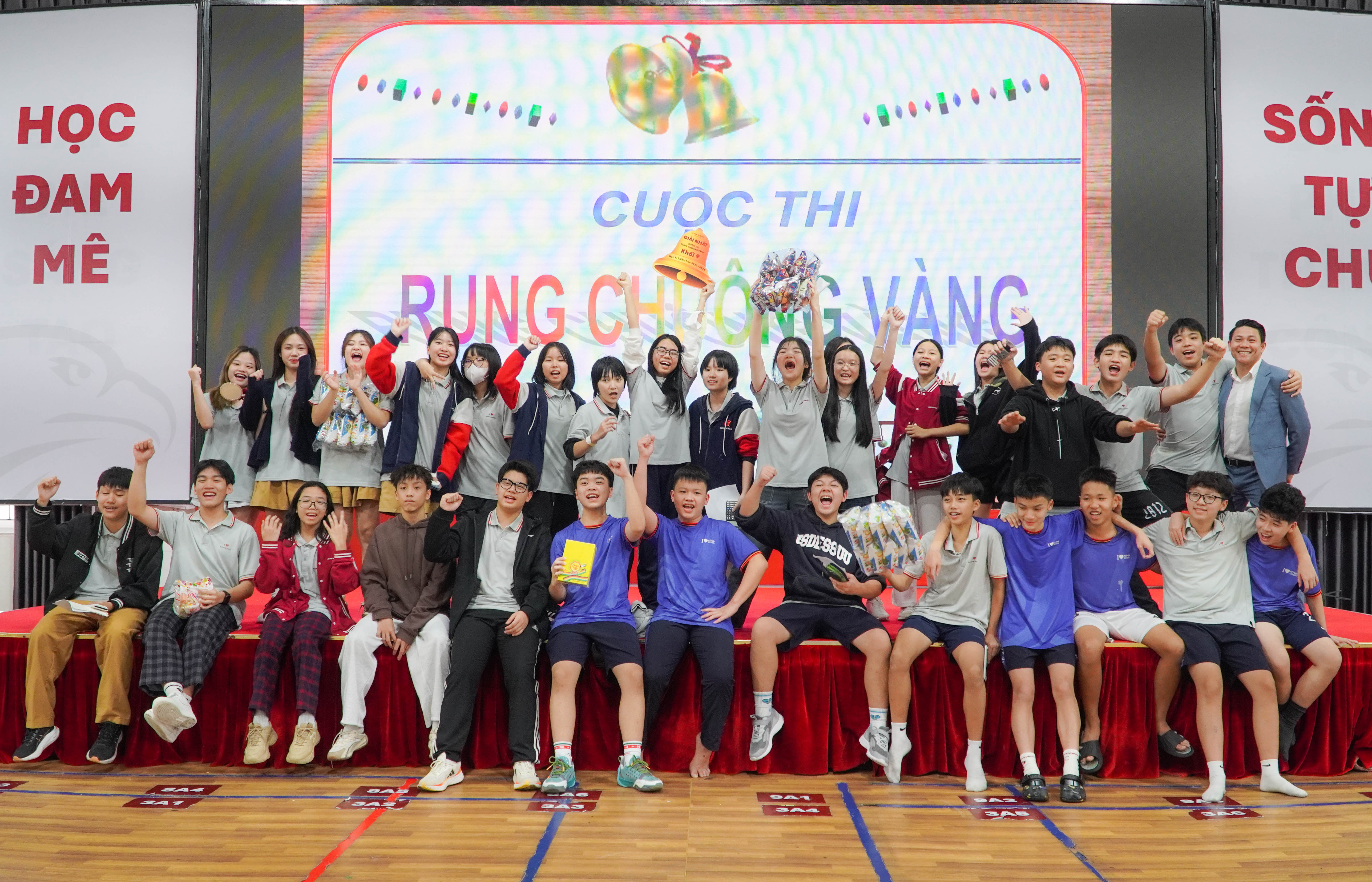 RUNG CHUÔNG VÀNG - KHỞI ĐỘNG TINH THẦN TRƯỚC MÙA THI 19 DSC09543